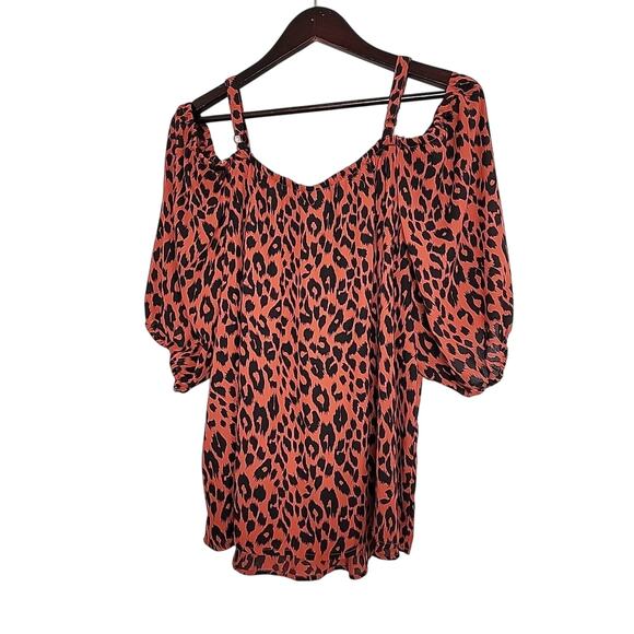 Torrid Women's Plus Leopard Red Off Shoulder Short Sleeve Shirt Size 2 EUC - Picture 3 of 8
